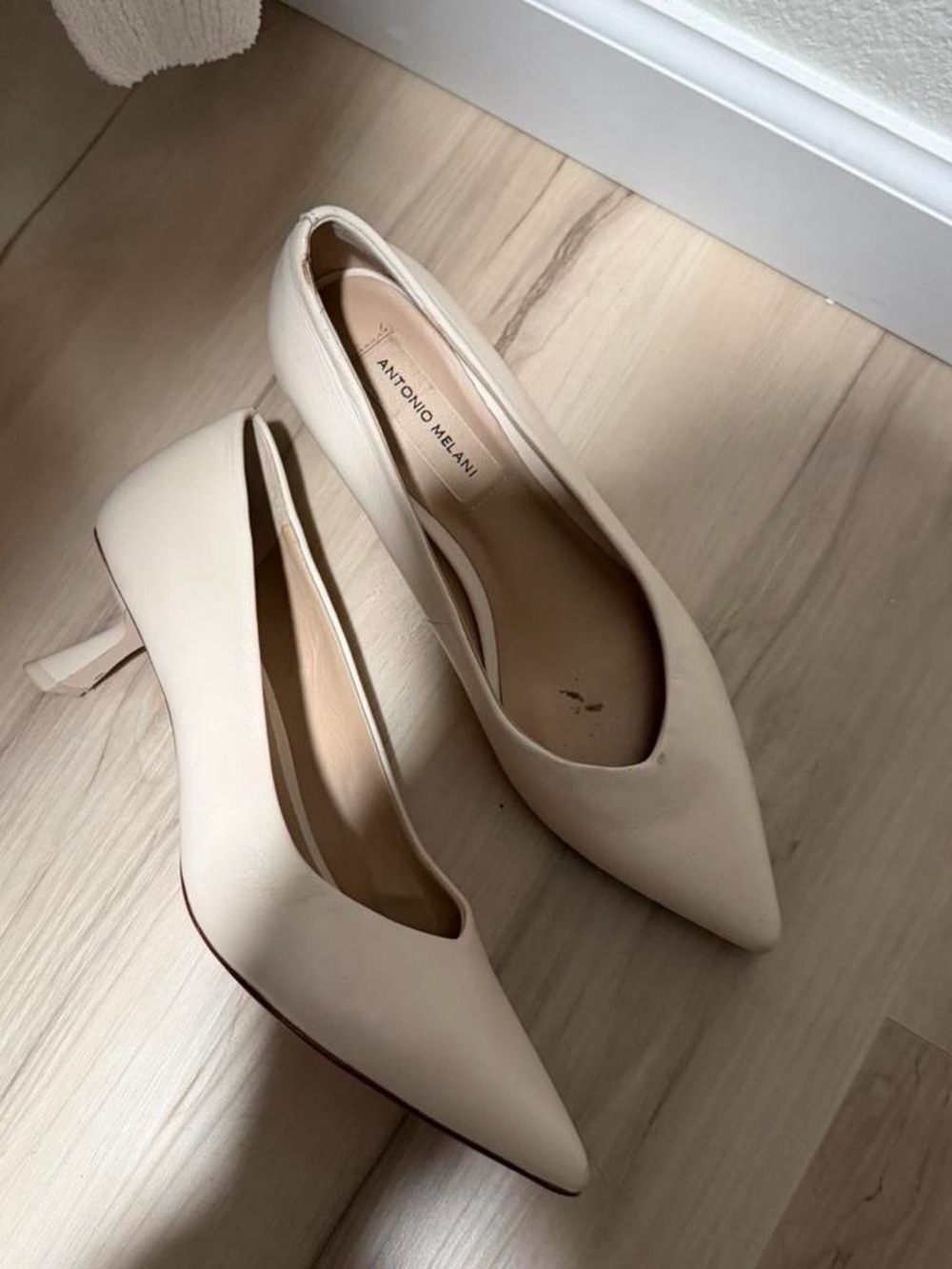 ANTONIO MELANI Cream Pointed-Toe Low Heel Pumps